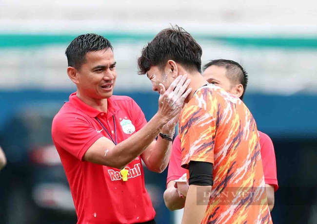 HLV Kiatisuk &quot;làm bùa&quot; mong Công Phượng, Xuân Trường toả sáng tại AFC Champions League 2022 - Ảnh 8.