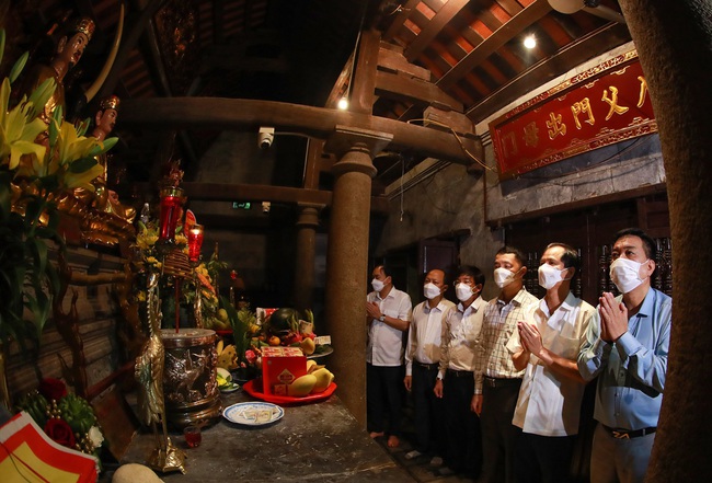 Ninh Binh: A large number of tourists from all over the world attend the Thai Vi temple festival - Photo 2.