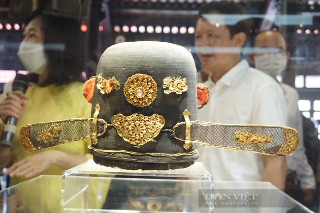 Chiêm ngưỡng 2 cổ vật triều Nguyễn trị giá hàng chục tỷ đồng được hiến tặng cho Huế  - Ảnh 10.