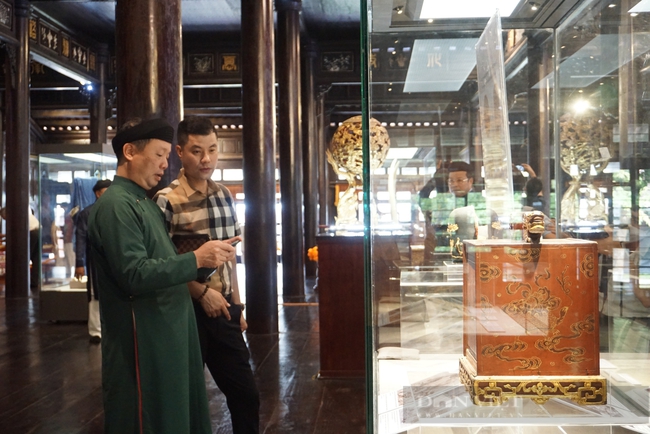 Chiêm ngưỡng 2 cổ vật triều Nguyễn trị giá hàng chục tỷ đồng được hiến tặng cho Huế  - Ảnh 14.