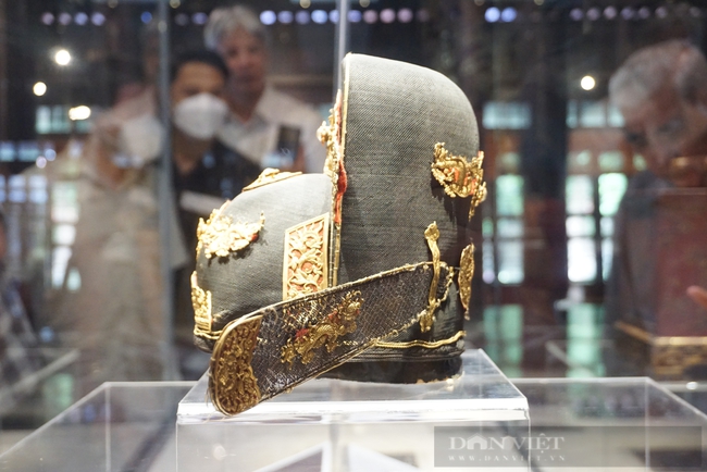 Chiêm ngưỡng 2 cổ vật triều Nguyễn trị giá hàng chục tỷ đồng được hiến tặng cho Huế  - Ảnh 16.