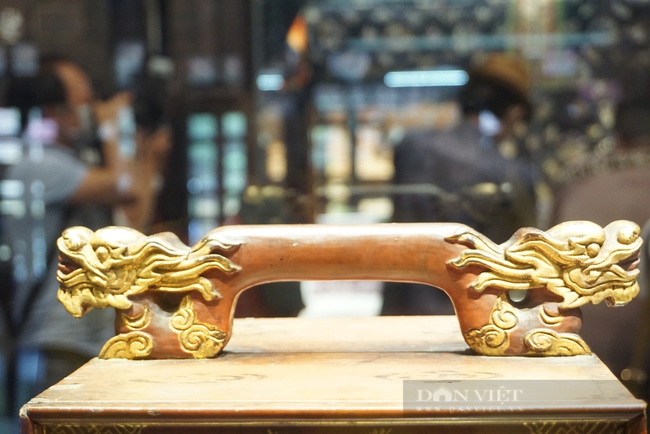 Chiêm ngưỡng 2 cổ vật triều Nguyễn trị giá hàng chục tỷ đồng được hiến tặng cho Huế  - Ảnh 8.