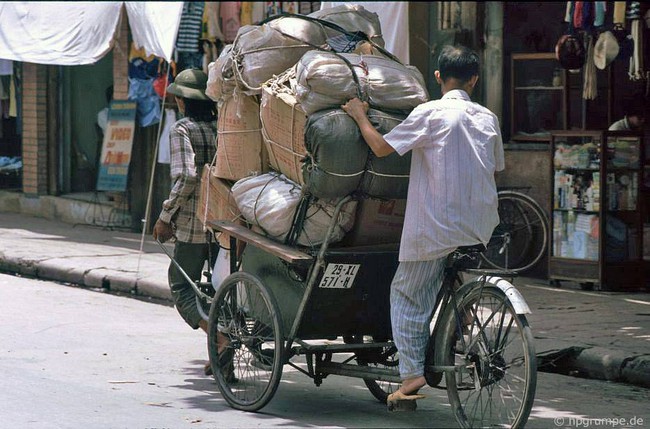 Soi những nghề lạ trên đường phố Hà Nội đầu thập niên 1990 - Ảnh 13.