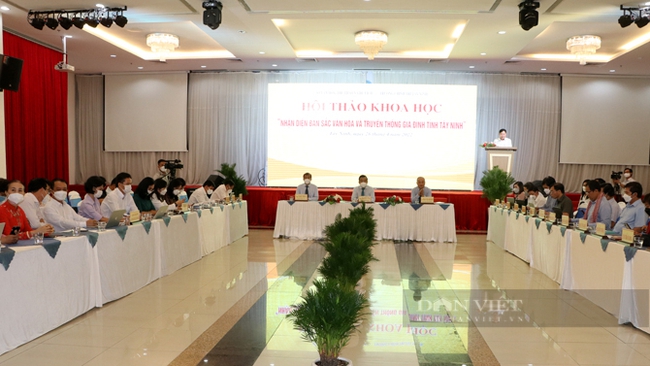 Scientific conference on identifying cultural identity and family tradition in Tay Ninh province was held on April 28, in Tay Ninh city.  Photo: Nguyen Vy