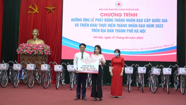 Hội Chữ thập đỏ thành phố Hà Nội tiếp nhận gần 16 tỷ trong ngày phát động tháng nhân đạo - Ảnh 2.