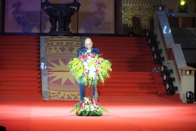 Chủ tịch nước Nguyễn Xuân Phúc dự khánh thành Đền thờ Vua Hùng tại Cần Thơ - Ảnh 2.