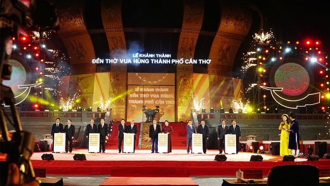 Chủ tịch nước Nguyễn Xuân Phúc dự khánh thành Đền thờ Vua Hùng tại Cần Thơ - Ảnh 1.