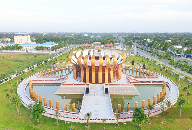 Chủ tịch nước Nguyễn Xuân Phúc dự khánh thành Đền thờ Vua Hùng tại Cần Thơ - Ảnh 1.