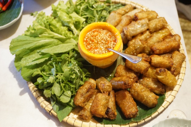  Hàng nghìn du khách thích thú thưởng thức các món ăn độc đáo tại Ngày hội “Huế- Kinh đô ẩm thực” - Ảnh 6.