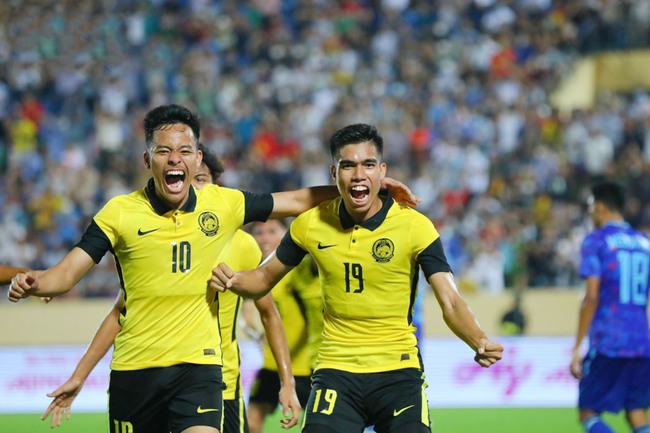 U23 Malaysia đặt một chân vào bán kết sau chiến thắng  trước U23 Lào - Ảnh 1.
