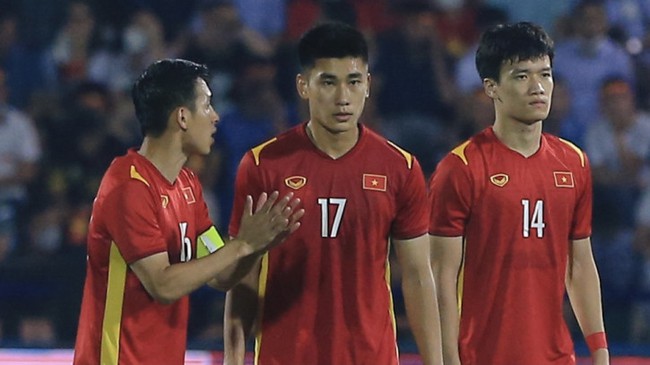 U23 Việt Nam gặp khó ở SEA Games 31: Quang Hải bị &quot;réo&quot; tên! - Ảnh 1.