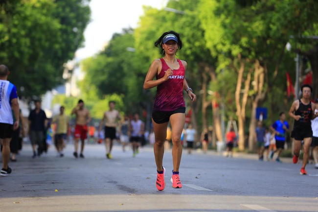 Nữ trọng tài triathlon SEA Games 31: Từ người ghét chạy bộ đến quán quân cuộc thi &quot;người sắt&quot; - Ảnh 4.