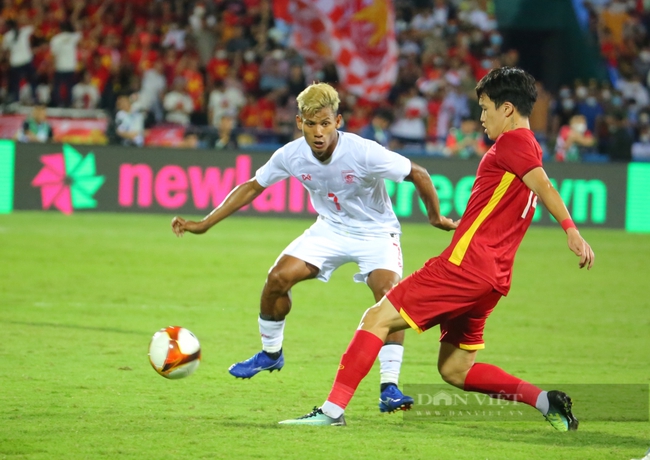 Myanmar fans admire the bravery of U23 Vietnam - Photo 1.