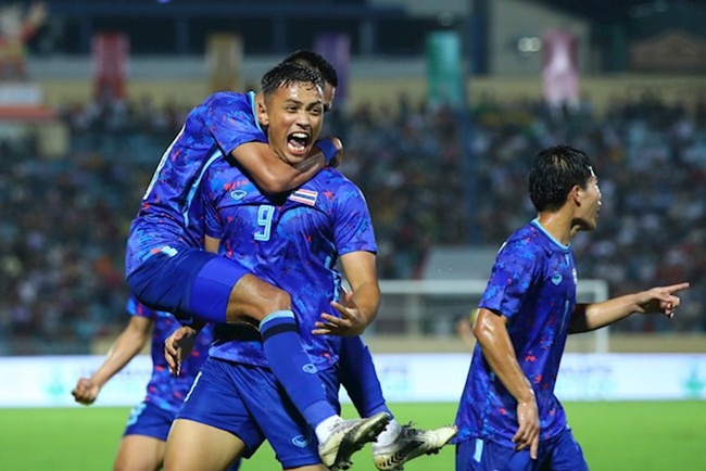Winning the second match in a row, U23 Thailand meets U23 Vietnam in the semi-finals - Photo 1.