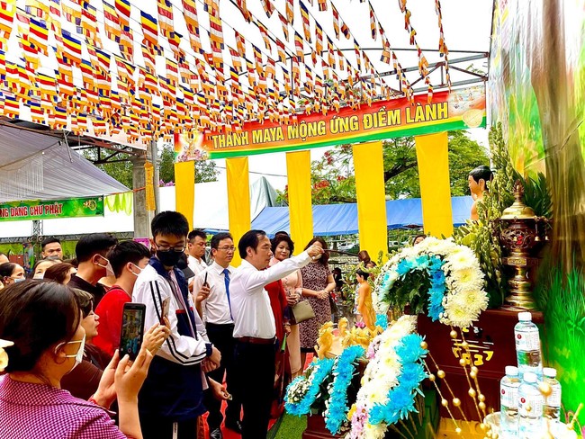 Phó Chủ tịch Trung ương MTTQ Việt Nam dự lễ Phật đản tại chùa Quan Âm - Ảnh 2.