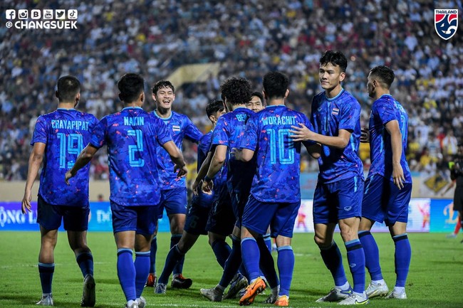 Thắng sít sao U23 Lào, U23 Thái Lan tránh được chủ nhà tại bán kết - Ảnh 1.