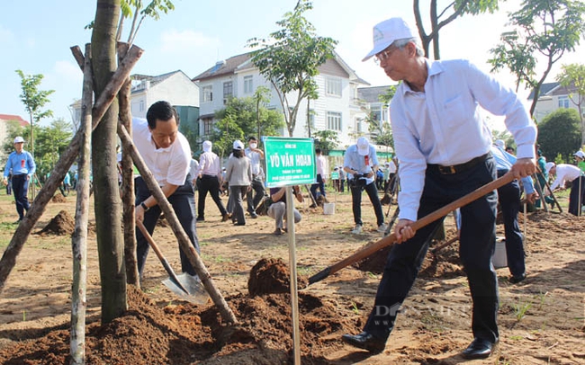 Phó chủ tịch UBND TP.HCM: Người dân cùng trồng cây xanh để thành phố mang trên Bác ngày càng xanh, sạch, đẹp - Ảnh 4.