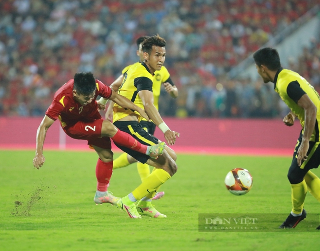 U23 Vietnam players have to leave the field on a stretcher, what is the condition?  - Photo 1.