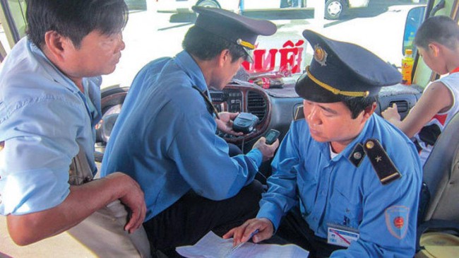 Thừa Thiên Huế: Thu hồi phù hiệu 237 ô tô kinh doanh vận tải vi phạm tốc độ  - Ảnh 1.