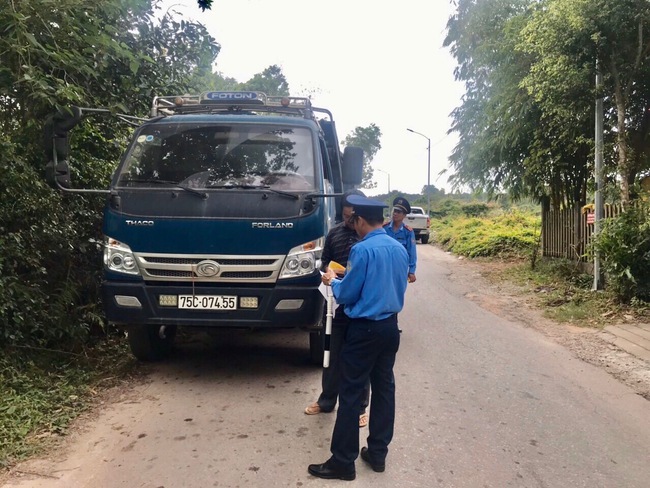 TT-Huế: Hàng trăm ôtô kinh doanh vận tải của 42 tổ chức, cá nhân bị thu hồi phù hiệu  - Ảnh 2.