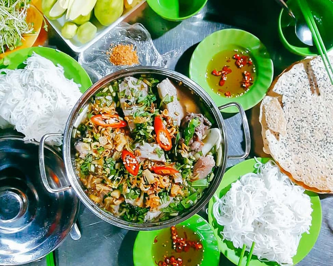 Du lịch Vũng Tàu cùng khám phá món lẩu cá đuối tươi ngọt, đậm sắc - Ảnh 2.