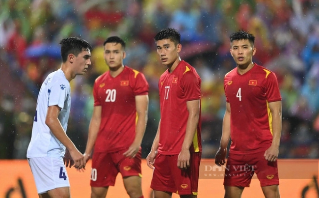 Nguyễn Thanh Bình: “Hòn đá tảng” của U23 Việt Nam! - Ảnh 1.