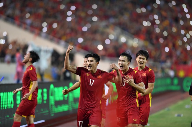 Who are the 14 Vietnamese U23 players called up for the 2022 AFC U23 Championship?  - Photo 2.