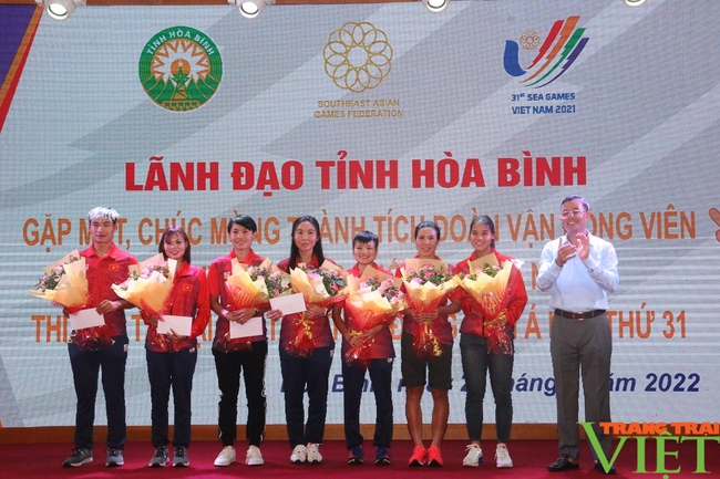 Hoà Bình: Gặp mặt, chúc mừng Đoàn VĐV đội tuyển đua xe đạp Quốc gia Việt Nam thi đấu SEA Games 31 - Ảnh 1.