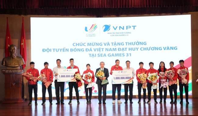 Tập đoàn VNPT thưởng “nóng” 2 tỷ đồng cho U23 và đội tuyển nữ Việt Nam - Ảnh 4.