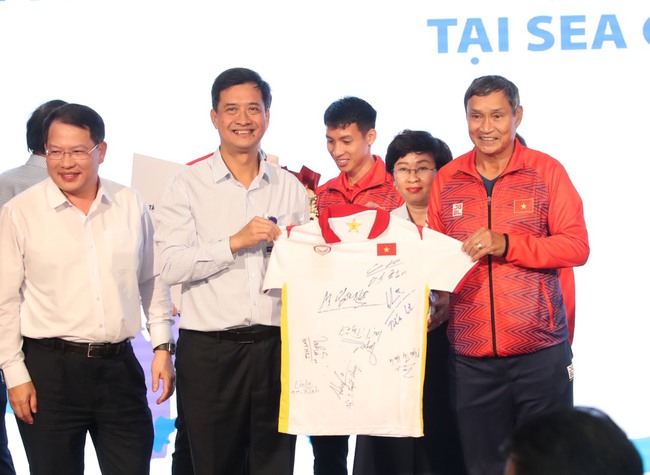Tập đoàn VNPT thưởng “nóng” 2 tỷ đồng cho U23 và đội tuyển nữ Việt Nam - Ảnh 5.