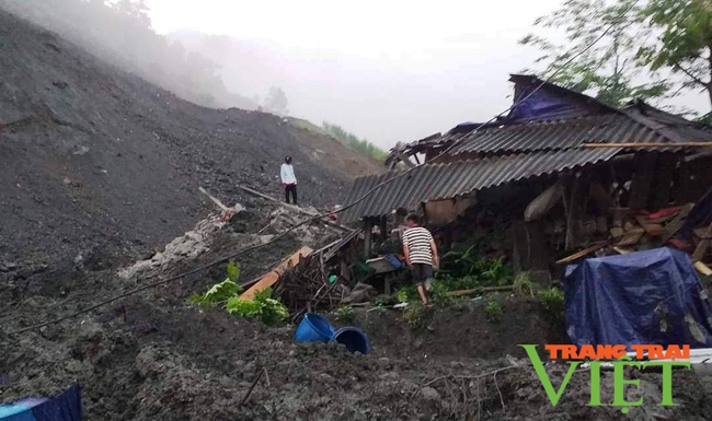 Điện Biên: Sạt lở tại Mường Chà khiến 1 người bị thương vong   - Ảnh 1.