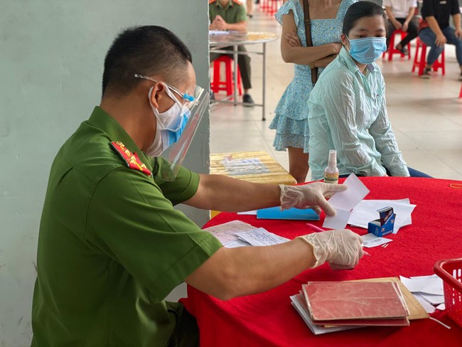 Chính sách mới về công an xã, tăng giá dịch vụ khám bệnh, tăng lệ phí sát hạch... có hiệu lực từ tháng 8/2023 - Ảnh 2.