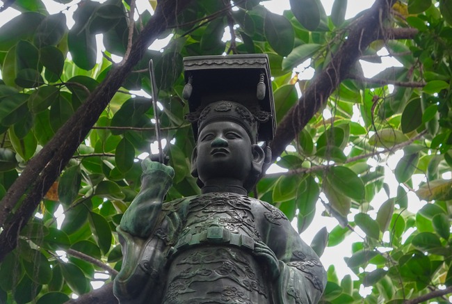 Bức tượng đồng cổ hàng trăm năm tuổi của vua Lê Thái Tổ nằm bên hồ Gươn ít người biết đến - Ảnh 5.