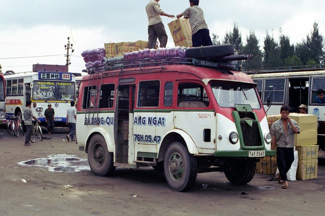 Poisonous photo: Close-up of a strange bus in Vietnam in 1996 - Photo 5.