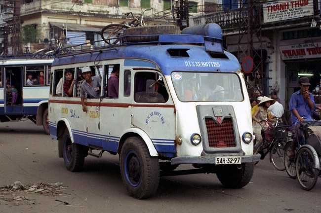 Poisonous photo: Close-up of a strange bus in Vietnam in 1996 - Photo 9.