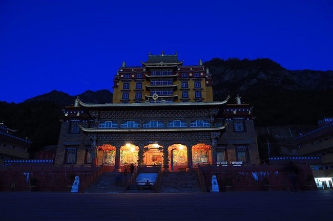 3amuli tibetan monastery 1653834477857424584183 Khám phá “Shangri la trong tâm tưởng” Muli