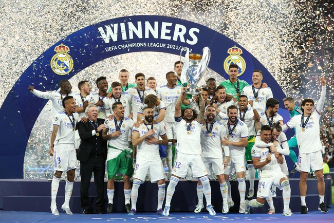 A bunch of photos of Real crowned the Champions League 2021-2022 - Photo 7.