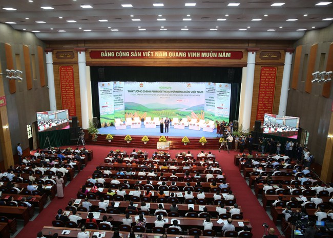 TRỰC TIẾP: Thủ tướng Chính phủ Phạm Minh Chính đang đối thoại với nông dân Việt Nam lần thứ 4 - Ảnh 1.