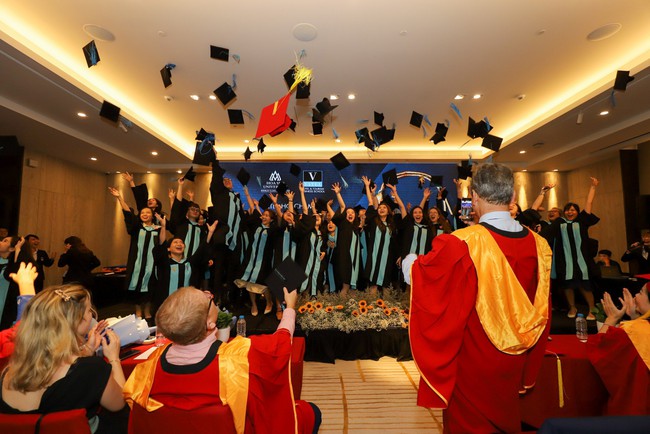 Đại học Hoa Sen tổ chức lễ tốt nghiệp cho sinh viên chương trình Vatel - Ảnh 3.