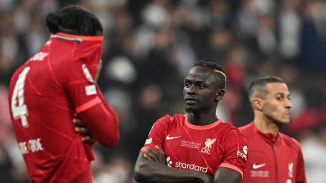 Thua Real Madrid, cầu thủ Liverpool mất &quot;bộn tiền&quot; - Ảnh 2.