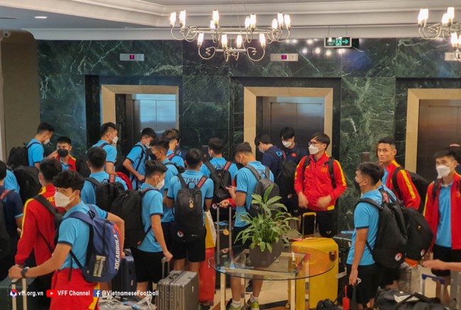 U23 Việt Nam gặp sự cố khi bay sang Uzbekistan - Ảnh 3.