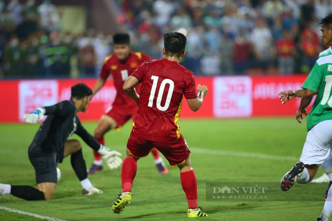 Revealing the reason why U23 Vietnam wore an unnamed shirt at SEA Games 31 - Photo 1.