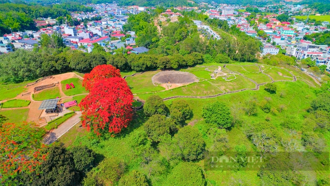 Hàng ngàn du khách đến thăm Điện Biên trong những ngày tháng 5 lịch sử   - Ảnh 2.