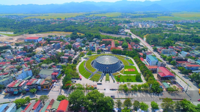 Hàng ngàn du khách đến thăm Điện Biên trong những ngày tháng 5 lịch sử   - Ảnh 3.