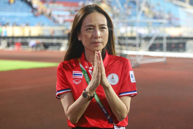 Madam Pang - Nữ trưởng đoàn U23 Thái Lan: Điều hành đế chế 98 tỷ USD - Ảnh 12.