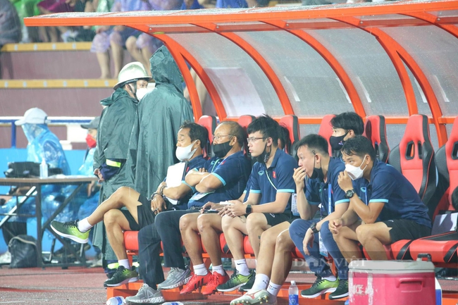 Coach Park Hang-seo has run out of… notebooks?  - Photo 1.