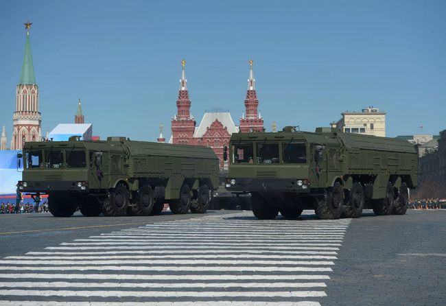 Nga duyệt binh hoành tráng Ngày Chiến thắng: Loạt khí tài 'khủng' xuất hiện trên Quảng trường Đỏ - Ảnh 2.