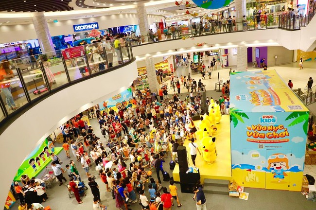 Trẻ vui “quên đường về” với đội quân Pikachu, mèo ú Doraemon dịp 1/6 - Ảnh 14.