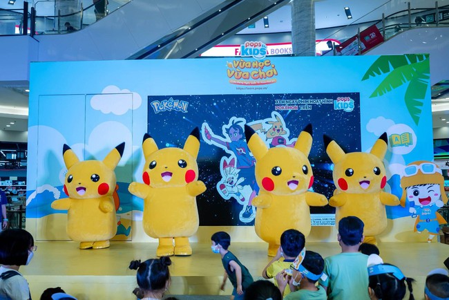 Trẻ vui “quên đường về” với đội quân Pikachu, mèo ú Doraemon dịp 1/6 - Ảnh 2.