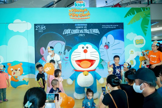 Trẻ vui “quên đường về” với đội quân Pikachu, mèo ú Doraemon dịp 1/6 - Ảnh 3.